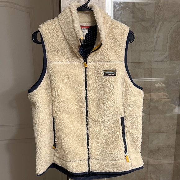 L.L. Bean Jackets & Blazers - NWOT L.L. Bean Sherpa Vest